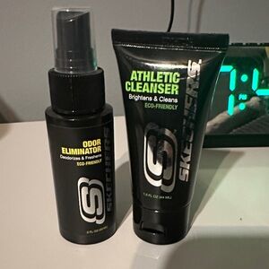 Skechers Black and Green Athletic Cleanser Set